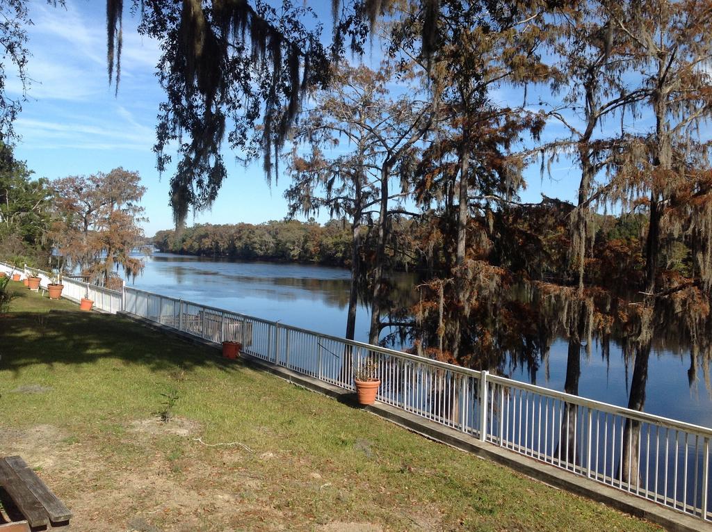 Hotel Suwannee Gables Old Town Exterior foto