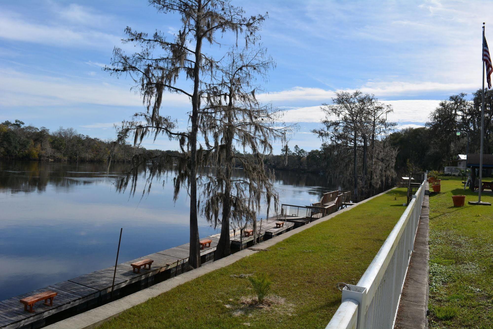 Hotel Suwannee Gables Old Town Exterior foto
